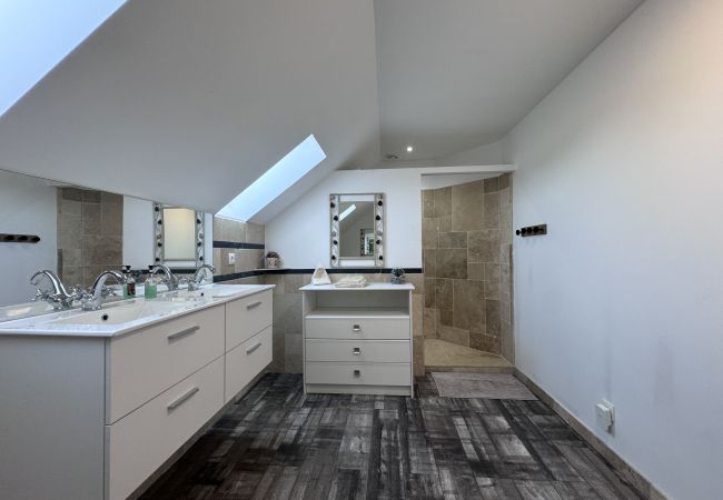 Maison à Saint-Mars-d´Outillé - Le QG des Bolides - 12 pers - Circuit - Rêve au Mans Maison à Saint-Mars-d´Outillé - Le QG des Bolides - 12 pers - Circuit - Rêve au Mans