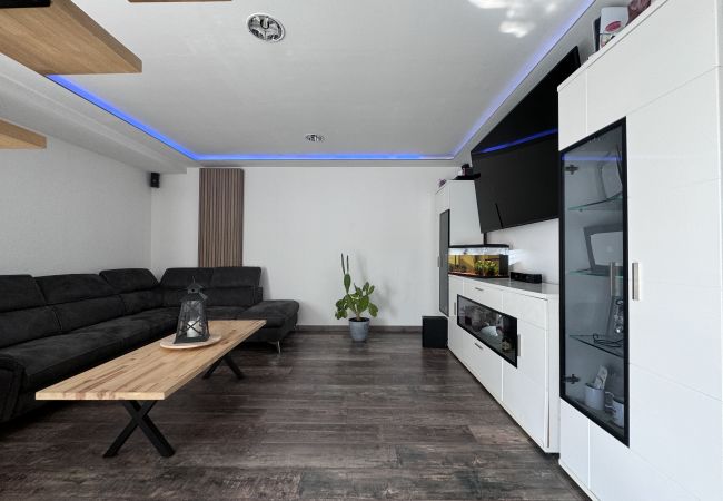 Maison à Saint-Mars-d´Outillé - Le QG des Bolides - 12 pers - Circuit - Rêve au Mans Maison à Saint-Mars-d´Outillé - Le QG des Bolides - 12 pers - Circuit - Rêve au Mans