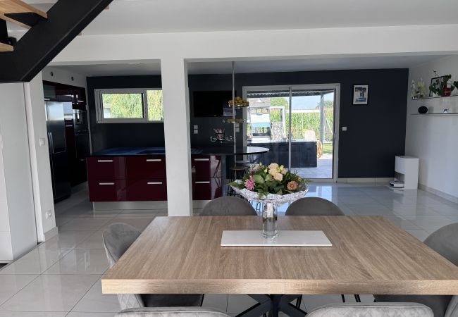 Maison à Saint-Mars-d´Outillé - Le QG des Bolides - 12 pers - Circuit - Rêve au Mans Maison à Saint-Mars-d´Outillé - Le QG des Bolides - 12 pers - Circuit - Rêve au Mans