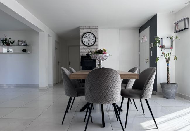 Maison à Saint-Mars-d´Outillé - Le QG des Bolides - 12 pers - Circuit - Rêve au Mans Maison à Saint-Mars-d´Outillé - Le QG des Bolides - 12 pers - Circuit - Rêve au Mans