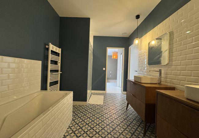 Maison à Le Mans - Villa terracotta - 11pers - 24h du Mans - Rêve au Mans Maison à Le Mans - Villa terracotta - 11pers - 24h du Mans - Rêve au Mans