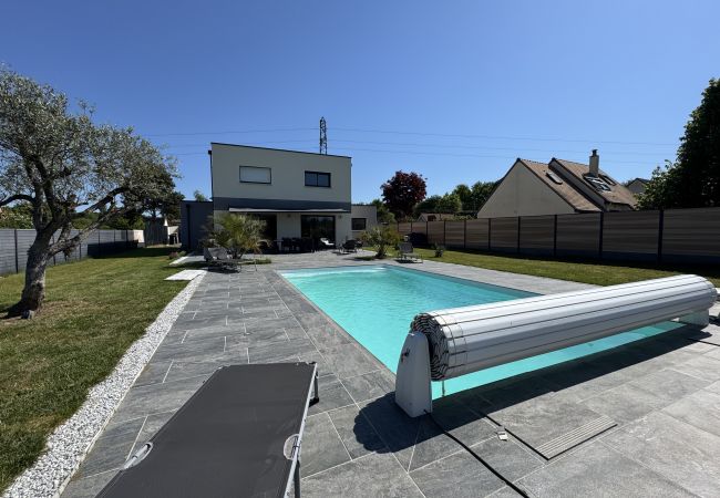 Maison à Changé - La Villa DS - 9pers - Piscine - Rêve au Mans Maison à Changé - La Villa DS - 9pers - Piscine - Rêve au Mans