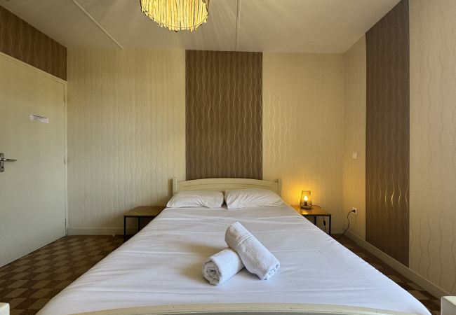 Gîte Rural à Teloché - L’Endurance 24h - 15pers - Circuit Bugatti - Rêve au Mans Gîte Rural à Teloché - L’Endurance 24h - 15pers - Circuit Bugatti - Rêve au Mans