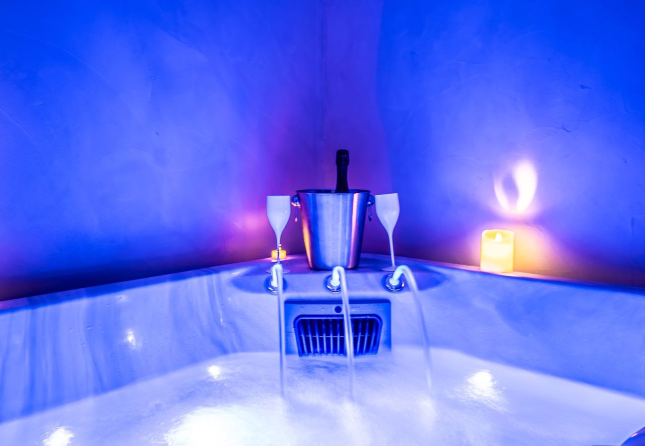 Maison à Parigné-l´Evêque - La Grange de Clyna - Piscine & Jaccuzi Privé - Rêve au Mans