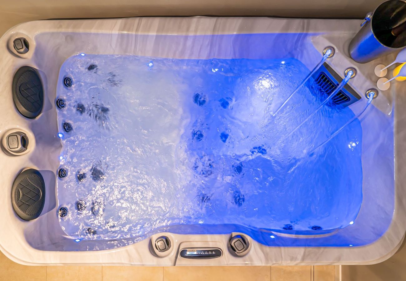 Maison à Parigné-l´Evêque - La Grange de Clyna - Piscine & Jaccuzi Privé - Rêve au Mans